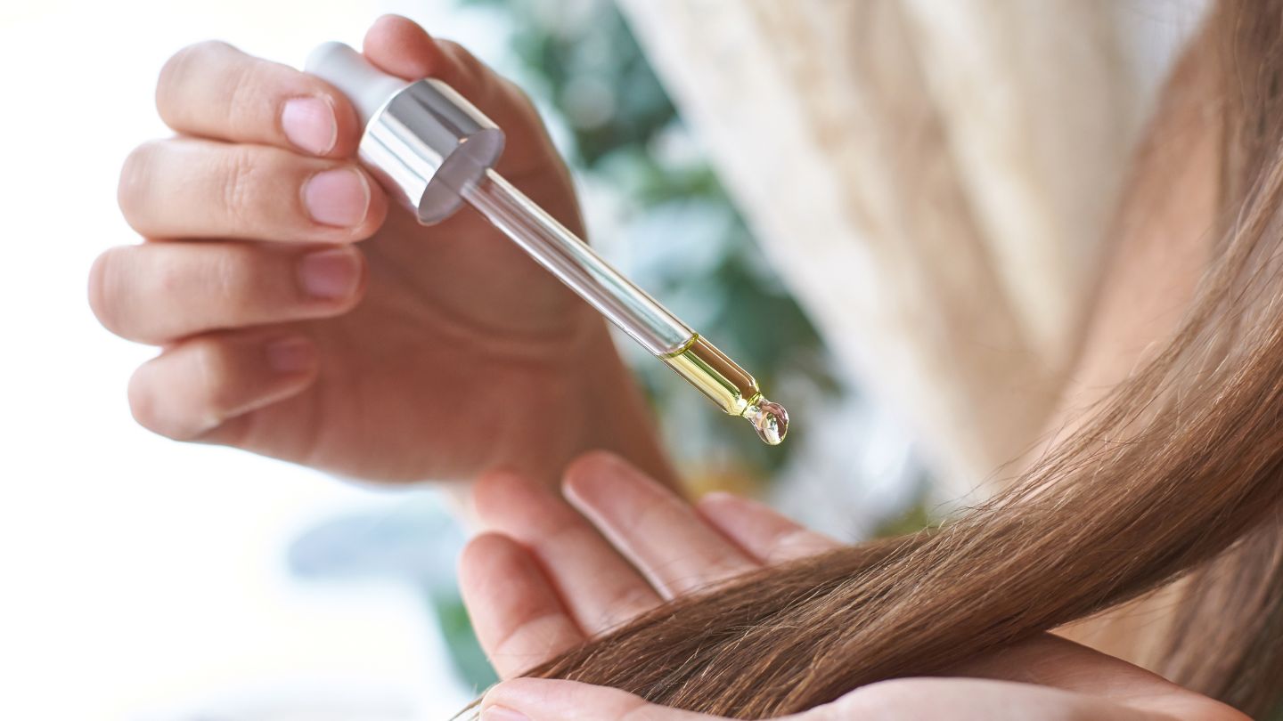 Les bienfaits des huiles sèches pour les cheveux